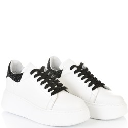 ДАМСКИ КЕЦОВЕ НА ПОВДИГНАТО ХОДИЛО  ОТ ЕСТЕСТВЕНА КОЖА С БРОКАТ-7070-БЕЛИ