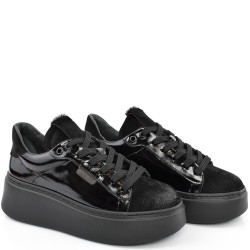 ДАМСКИ КЕЦОВЕ НА ПОВДИГНАТО ХОДИЛО  ОТ ЕСТЕСТВЕН ЛАК С ВЕЛУР-C7080-ЧЕРНИ